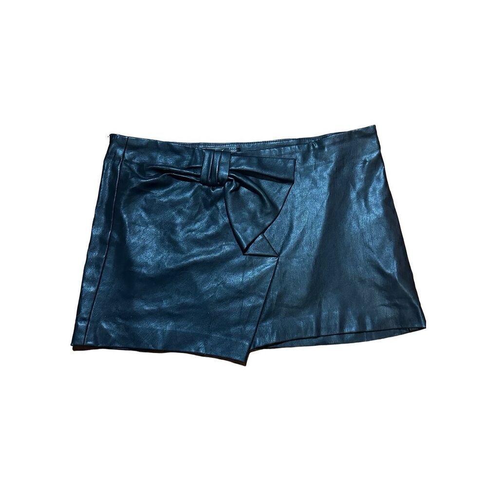 Zara black faux leather mini skirt with bow detail sz M